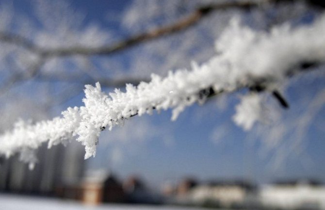 U jutarnjim satima mraz, tokom dana  razvoj oblačnosti i toplije