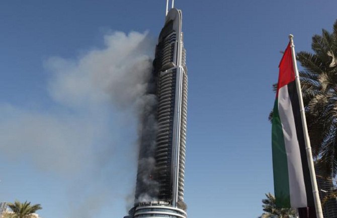 Požar u hotelu u Dubaiju još nije ugašen! (FOTO)