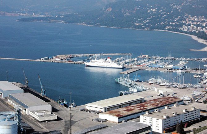 Jedrilica sa 50 migranata pokušala ilegalno da pređe crnogorsku granicu