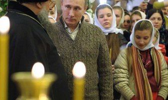 Putin za Božić nenajavljeno došao na liturgiju u seosku crkvu