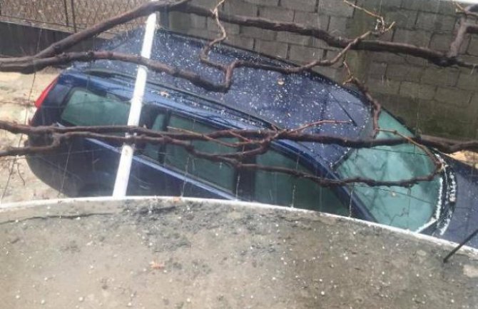 U Podgorici padao grad veličine lješnika