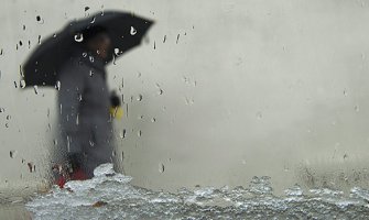 Kišovito, na sjeveru snijeg, jak vjetar