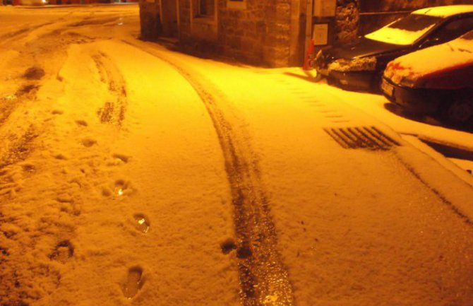 Boka: Grad zabijelio kao snijeg