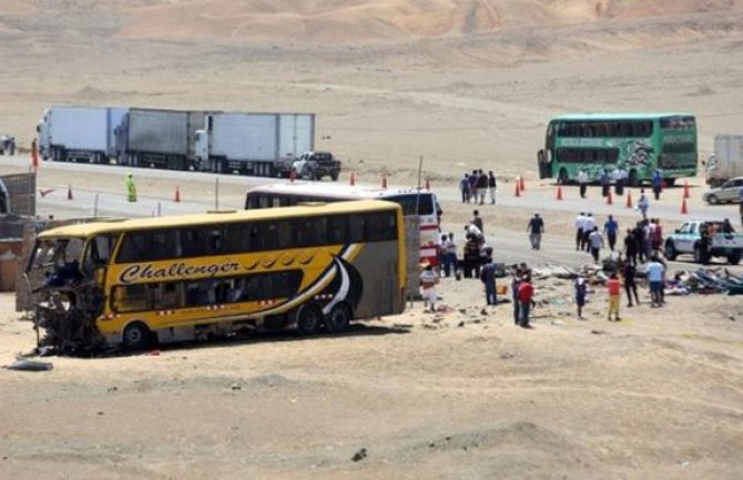 Najmanje 16 mrtvih u autobuskoj nesreći u Peruu