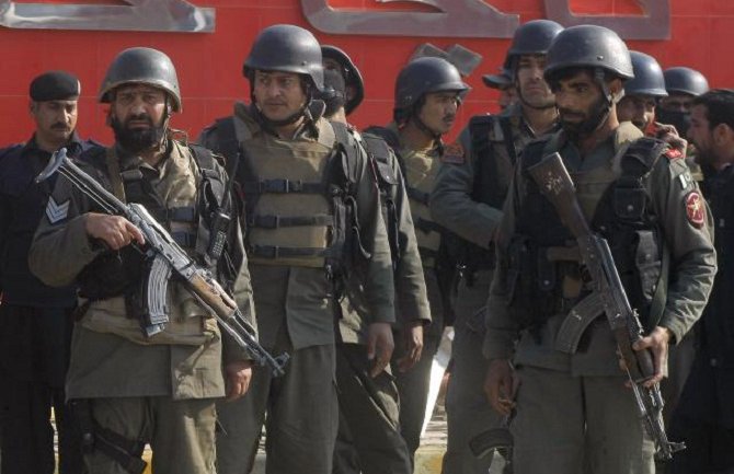 Profesor istrčao pred talibane, dao život za svoje studente