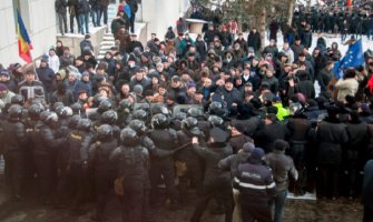 Haos u Moldaviji: Demonstranti upali u parlament