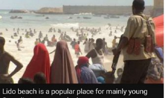 Somalija: Automobil bomba eksplodirao u restoranu, napadači pucaju na ljude na plaži