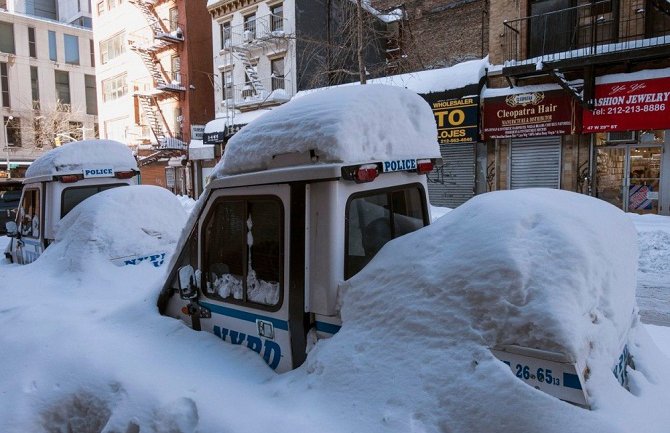 Majka i jednogodišnji sin umrli dok je otac čistio snijeg