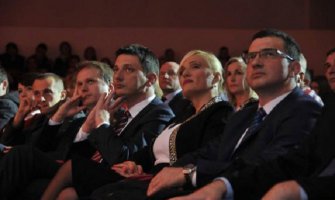 Medijski reketaši preko svojih političkih marioneta hoće da uređuju Javni servis