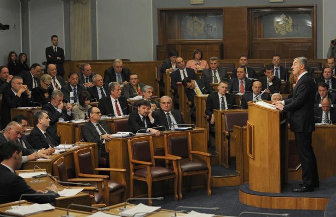 Komersant: Vlada dobila podršku zbog ulaska u NATO