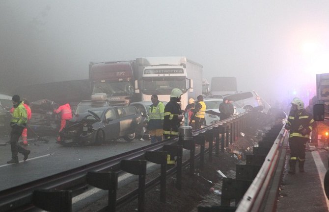 Novi podaci o lančanom sudaru: Slupalo se 70 vozila, poginule četiri, povrijeđeno 30 osoba (Foto, Video)