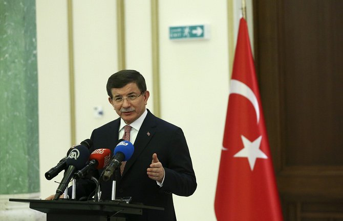 Davutoglu: Rusija ne može prikriti narušavanje turskog vazdušnog prostora