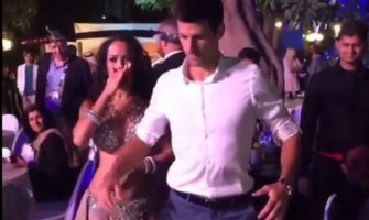 Novak Đoković u Dubaiju pokazao kako se igra trbušni ples (VIDEO)