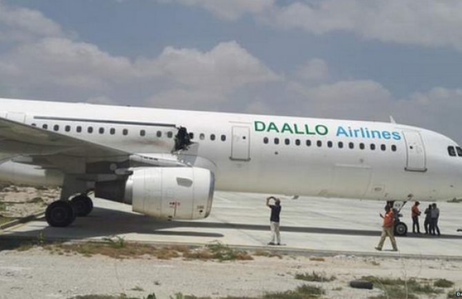 Nevjerovatan podvig pilota:Spasao putnike posle eksplozije u avionu