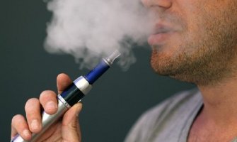 Mladiću e-cigareta eksplodirala u lice i izbila mu zube!