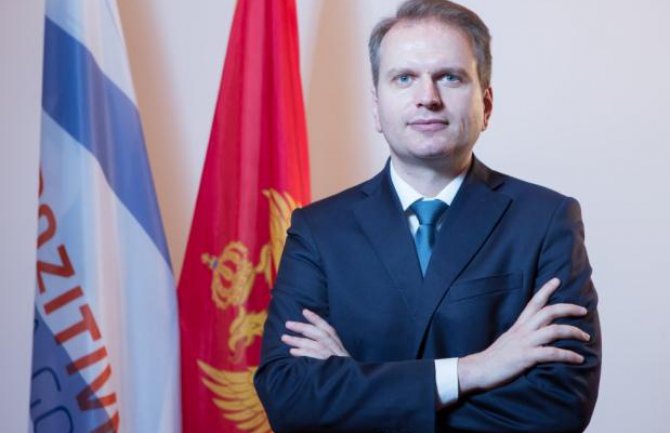 Perić podnio ostavku: Pozitivna je trebalo da glasa za nepovjerenje Vladi