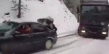 BMW i tri momka šlepaju šleper, i to po snijegu! (VIDEO)