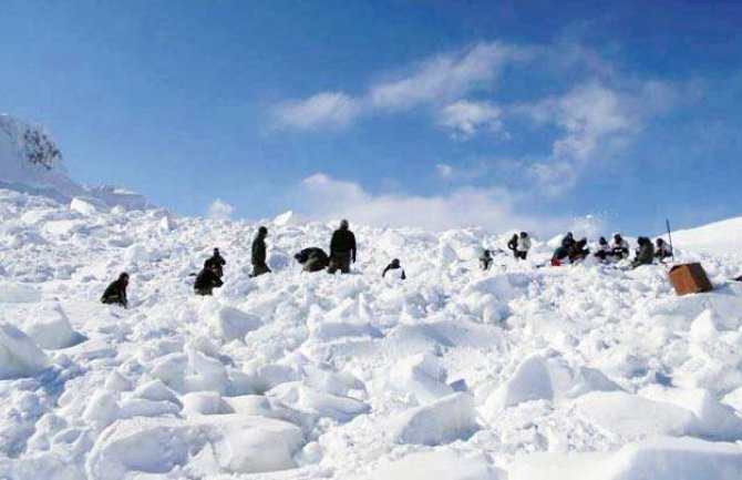 Vojnik proveo šest dana ispod snijega
