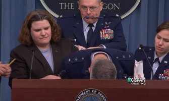 Šta napravi F-35: Američki general se onesvijestio pred novinarima(VIDEO)