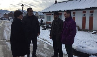 Kovačević posjetila porodicu Rakočević: Ministarstvo obezbijedilo novac za adaptaciju smještaja