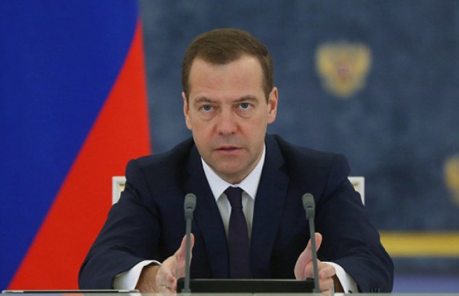 Medvedev: Idemo prema novom Hladnom ratu