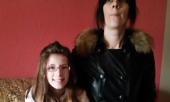 Apel za pomoć: Samohrana majka živi sa ćerkom bez struje, u strahu od bivšeg supruga