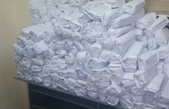 Tuzi:  Preko 200 kg duvana ostavljeno u džakovima pored puta