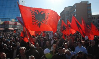 Priština: Hiljade građana stiglo na protest opozicije (Foto)