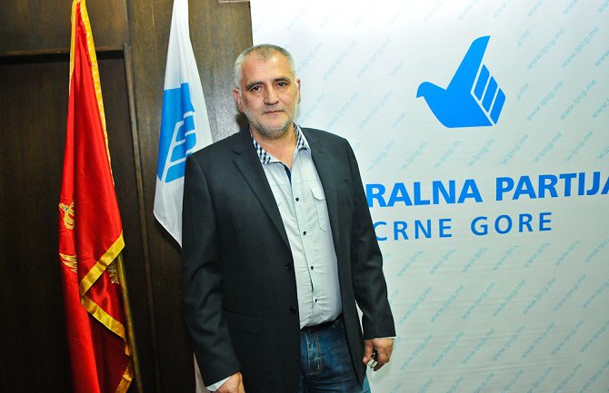 Nesposobnost lokalne uprave Tivta preko leđa i džepova građana