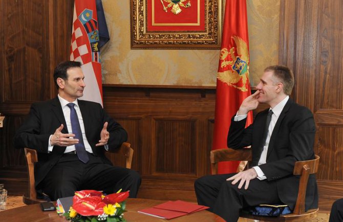 Hrvatskoj stalo da CG napreduje ka NATO-u