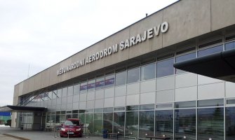 Avion prinudno sletio u Sarajevo zbog pijanih putnika