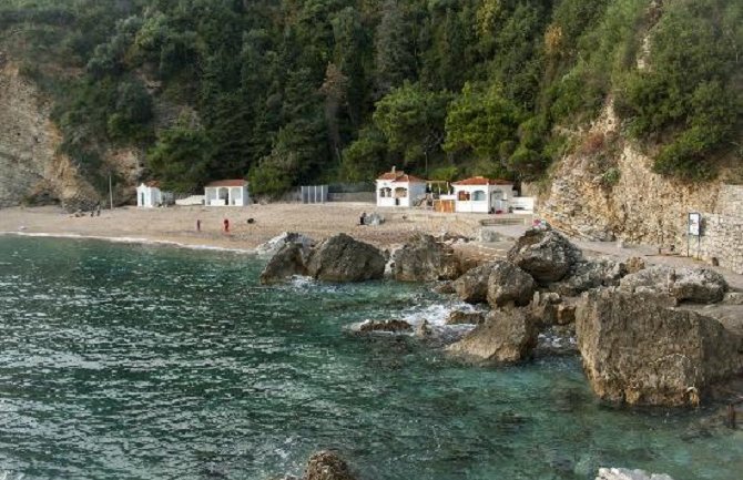 Tuča na plaži Mogren: Maloljetnik flašom nasrnuo na Ukrajinca