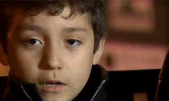  Putnici aplaudirali kada je sedmogodišnjak bio prinuđen da napusti avion