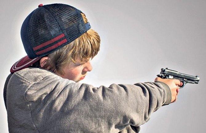Djeca mlađa od 14 godina uskoro će moći da nose pištolje  