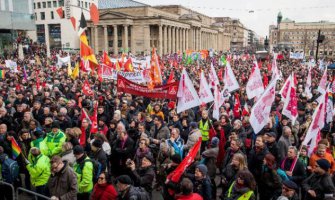 Protesti u Štutgartu zbog školskog progama koji naglašava seksualnu različitost