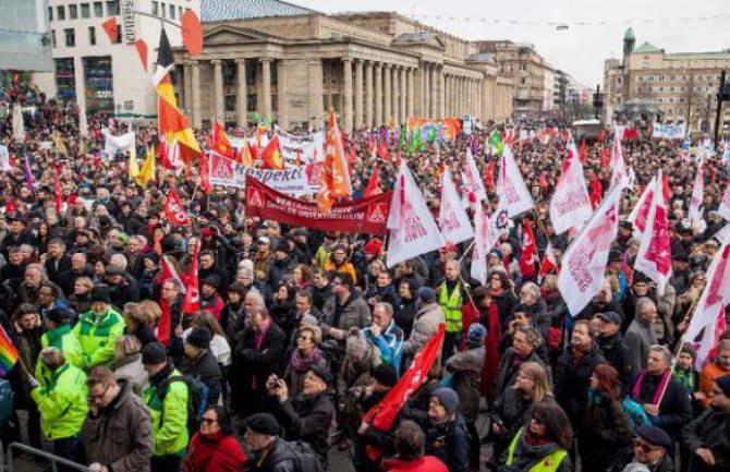 Protesti u Štutgartu zbog školskog progama koji naglašava seksualnu različitost