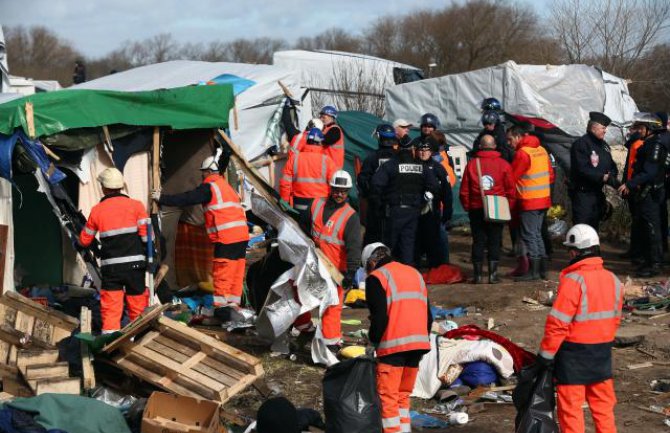  Migranti zapalili šatore, sukob s policijom u francuskom Kaleu