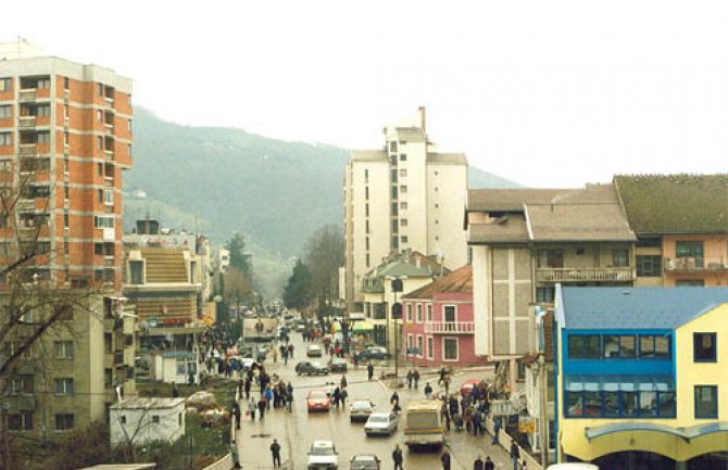 Riješiti pitanje preuzimanja i ostavljanja putnika na stajalištima uz saobraćajnice