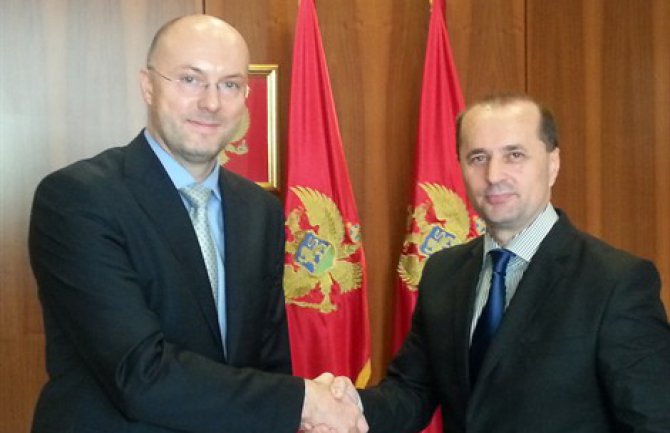 Hlobenj: Integracija CG u EU i NATO garancija razvoja