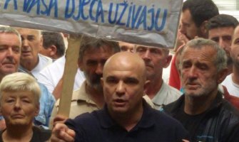 Nikšić: Razbijeno staklo na prostorijama RP