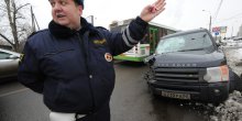 Ruskinja udarila 17 automobila dok se parkirala (VIDEO)