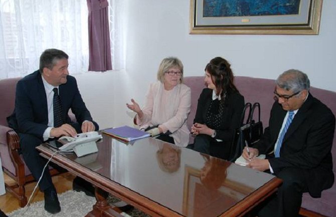 Uehara uručila vrijednu donaciju Opštoj bolnici u Nikšiću