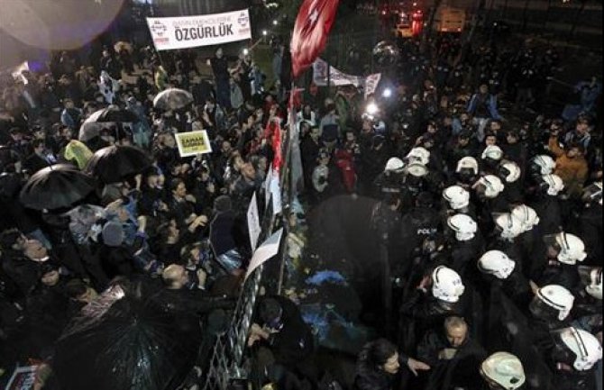 Turska: Vlast preuzela kontrolu nad listom 