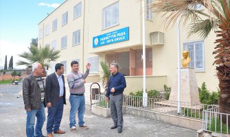 Teroristi bacili molotovljeve koktele na školu