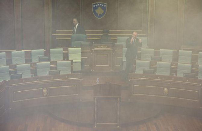 Ponovo suzavac u skupštini Kosova