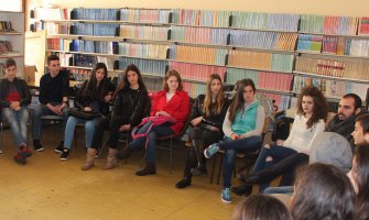 Tuzi: Razgovarali o vršnjačkom nasilju sa gimanzijalcima