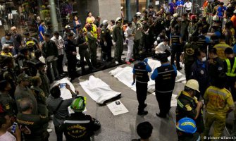Osmoro poginulo u incidentu u banci na Tajlandu