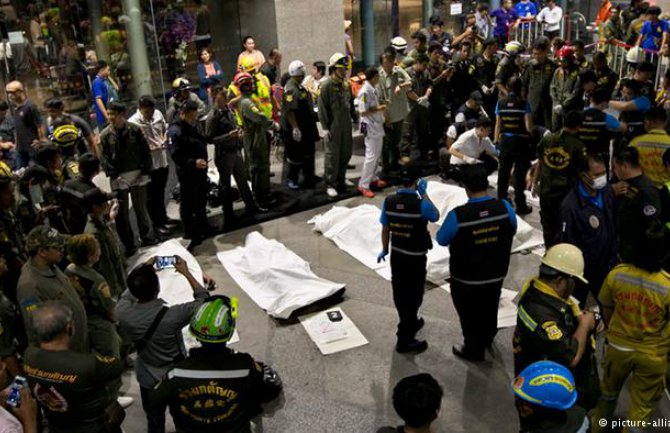 Osmoro poginulo u incidentu u banci na Tajlandu