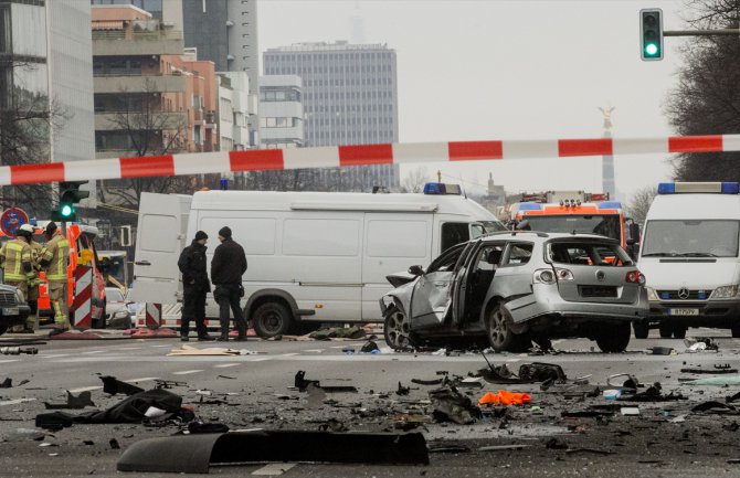 Berlin: U eksploziji automobila poginuo vozač (FOTO)