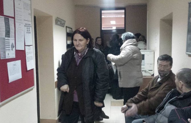Apeluju na strpljenje: Majke i dalje bez naknade jer nema uvjerenja sa biroa